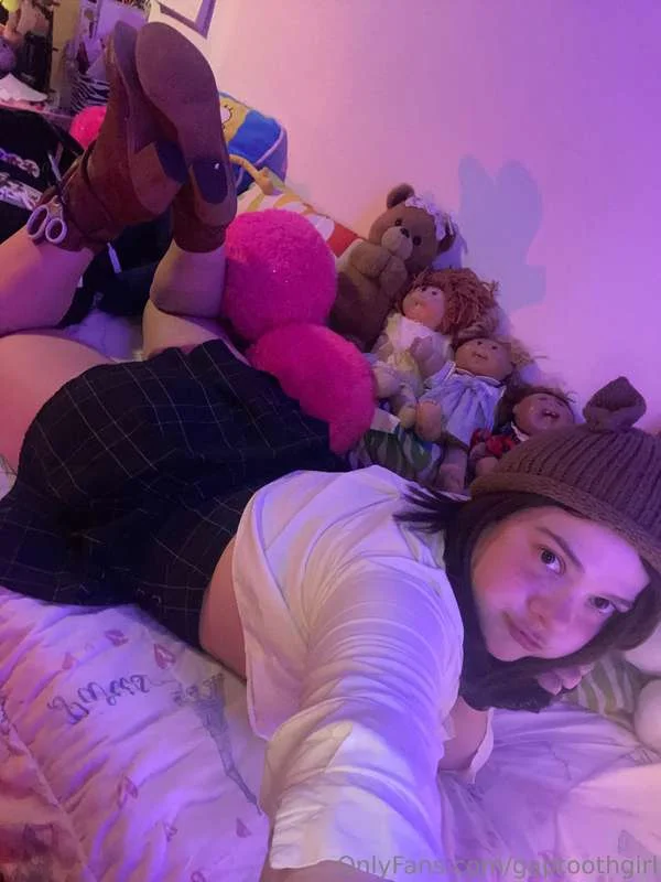 gaptoothgirl OnlyFans free account photo 4 - gaptoothgirl nudes and sex tapes