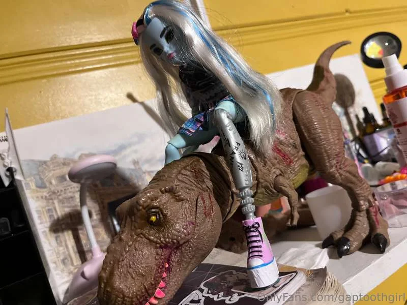 gaptoothgirl OnlyFans free account photo 30 - gaptoothgirl nudes and sex tapes