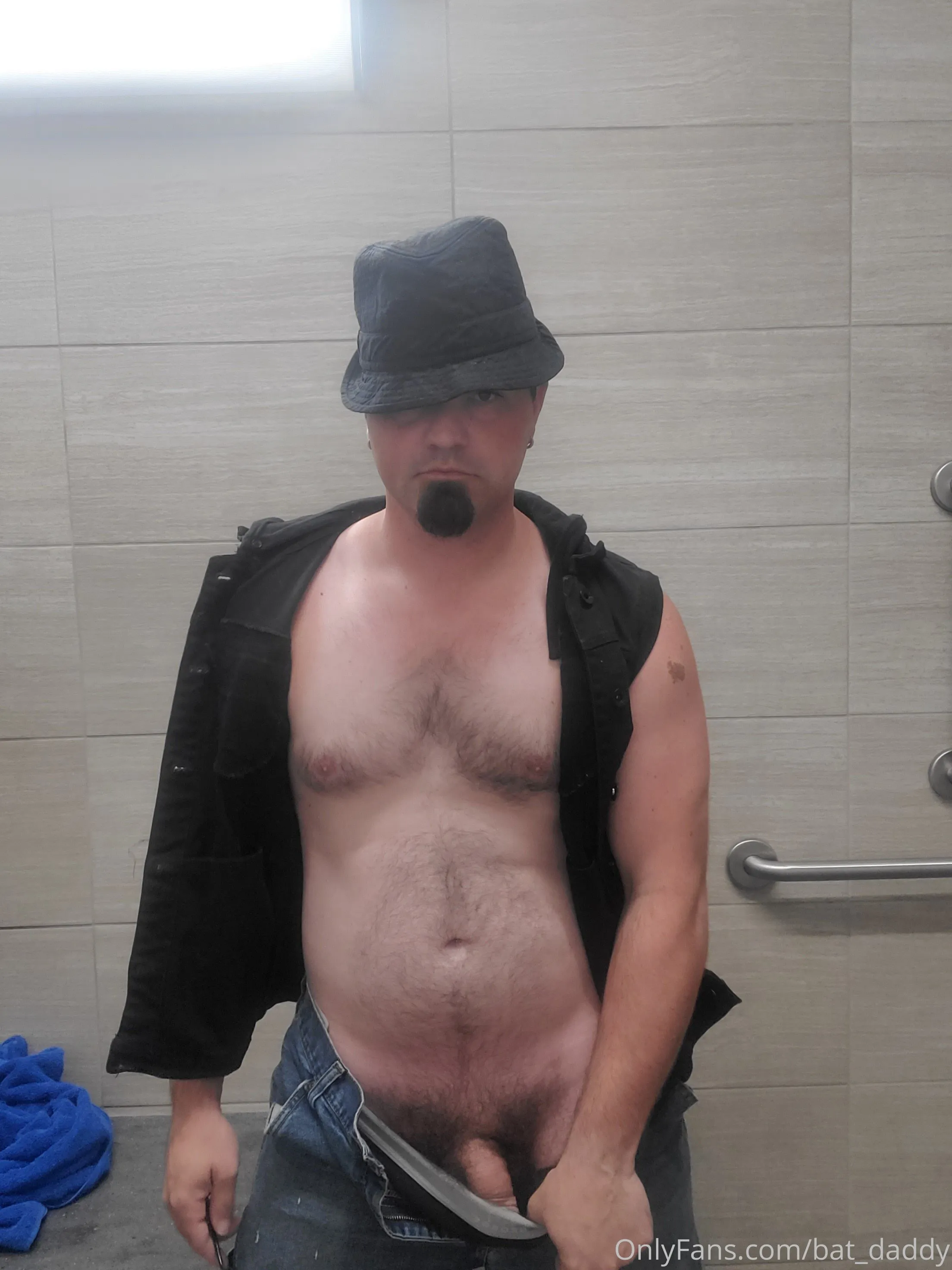 Joshua OnlyFans free account photo 9 - bat_daddy nudes and sex tapes