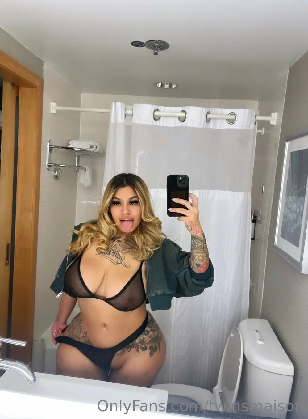 RO & LU FAT BIG ASS OnlyFans free account photo 18 - fatbigasstwins nudes and sex tapes