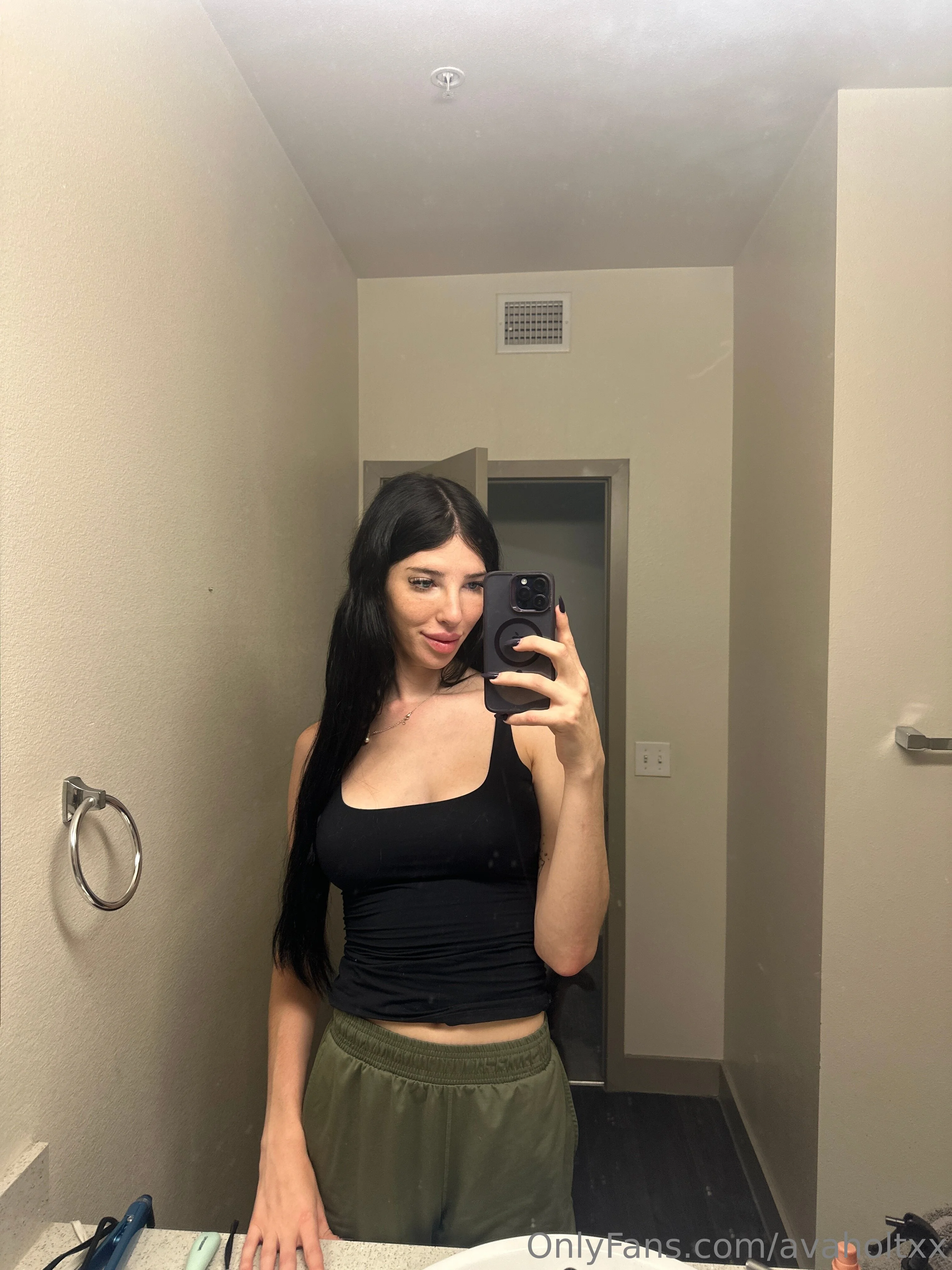 Ava Holt OnlyFans free account photo 1 - avaholtxx nudes and sex tapes