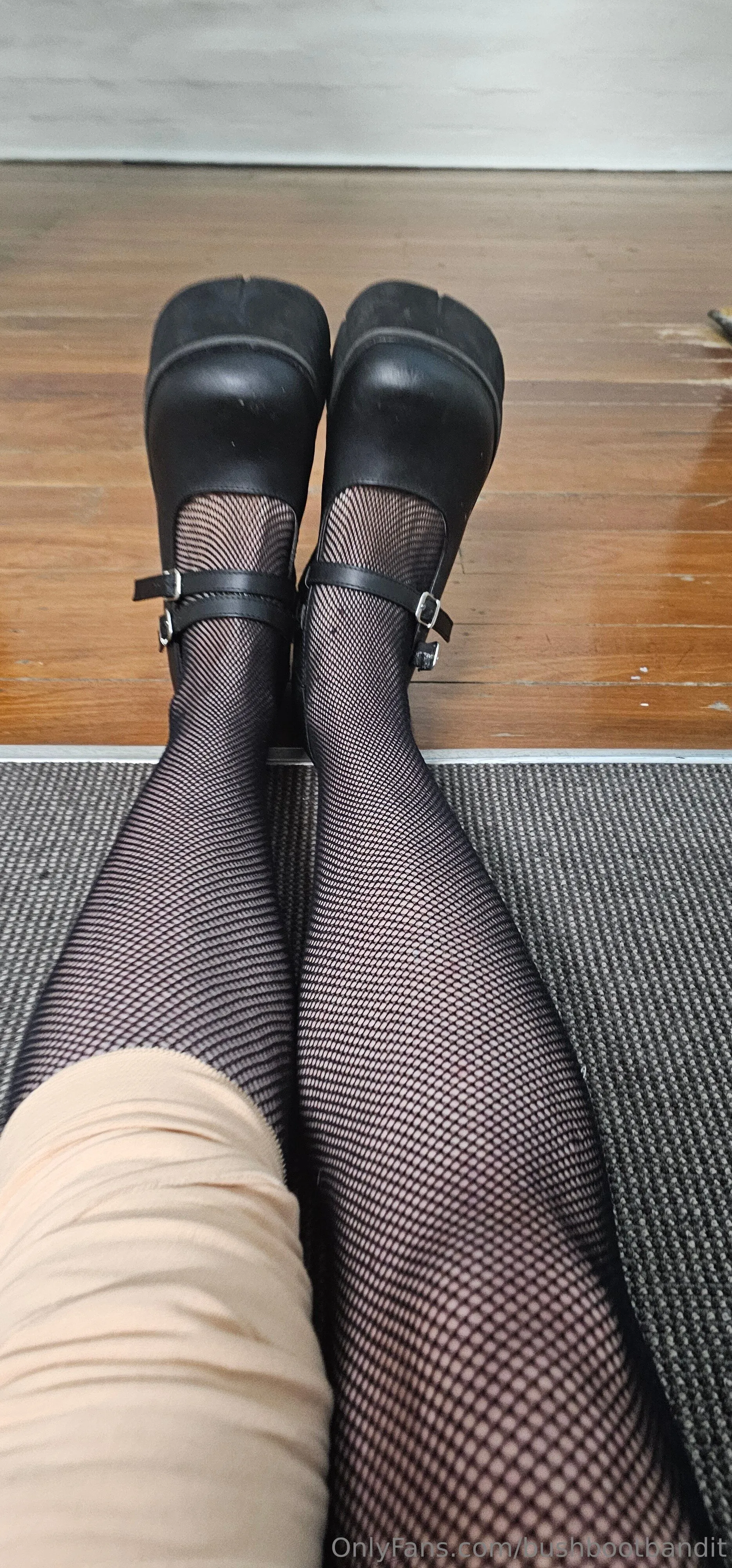 𝕭𝖆𝖓𝖉𝖎𝖙 𝖕𝖗𝖎𝖓𝖈𝖊𝖘𝖘 OnlyFans free account photo 9 - bushbootbandit nudes and sex tapes