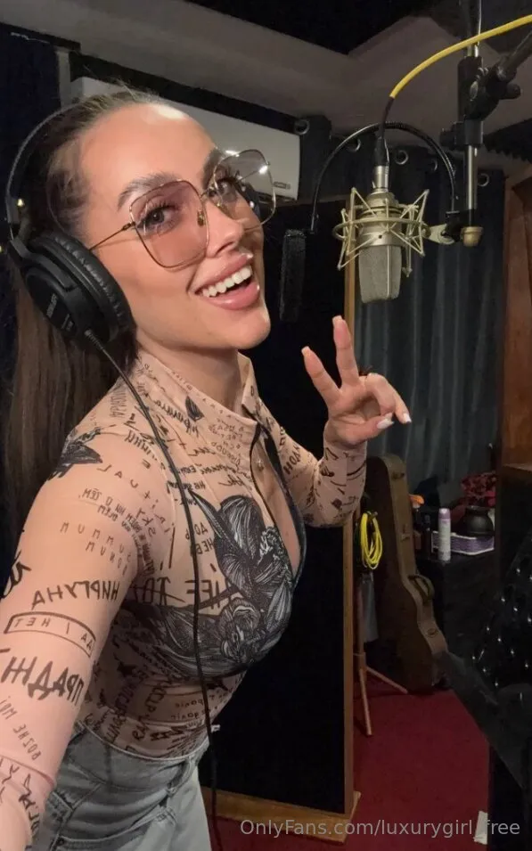 Luxury Girl FREE PAGE OnlyFans free account photo 2 - luxurygirl_free nudes and sex tapes