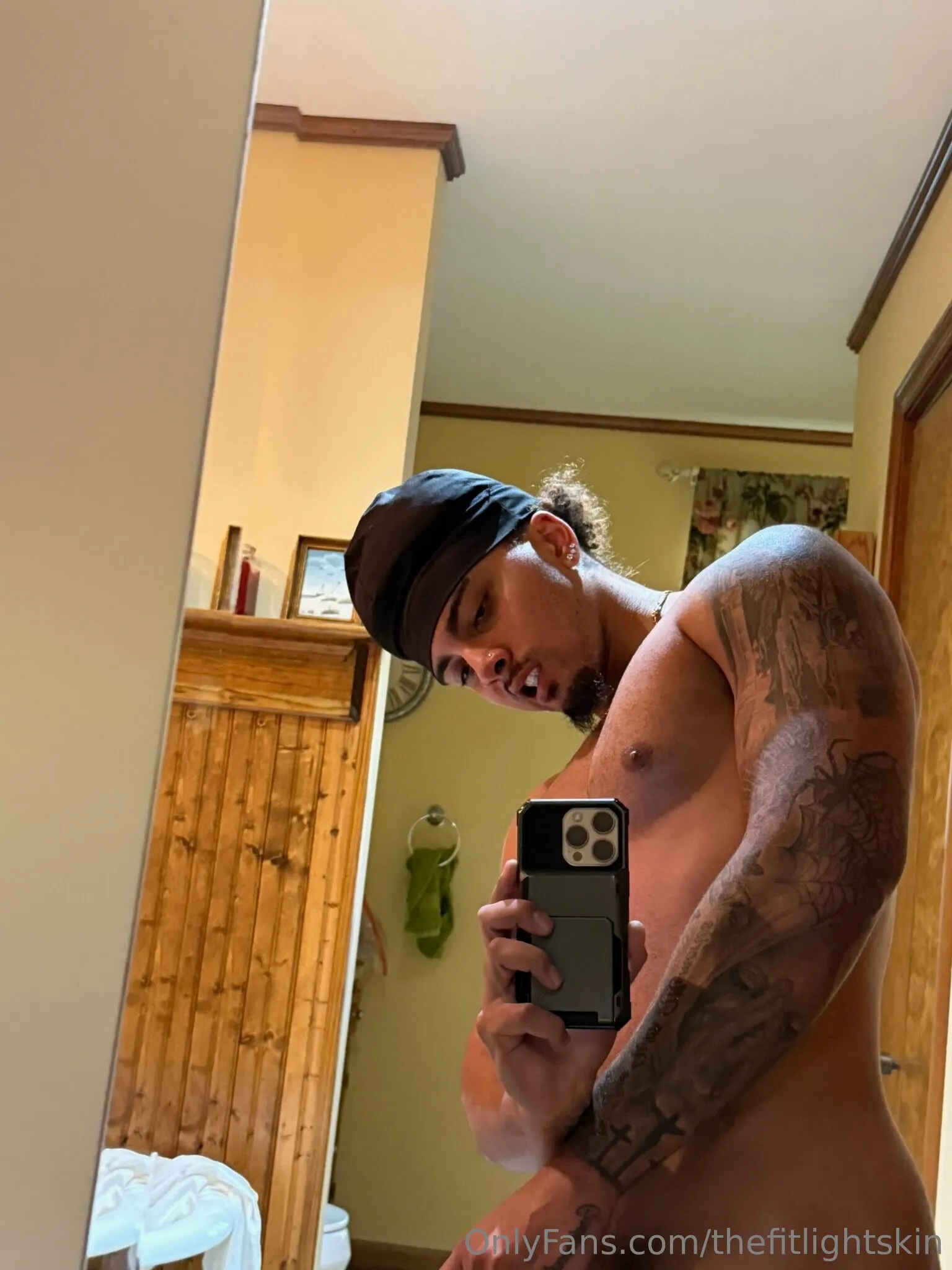 thefitlightskin OnlyFans free account photo 3 - thefitlightskin nudes and sex tapes