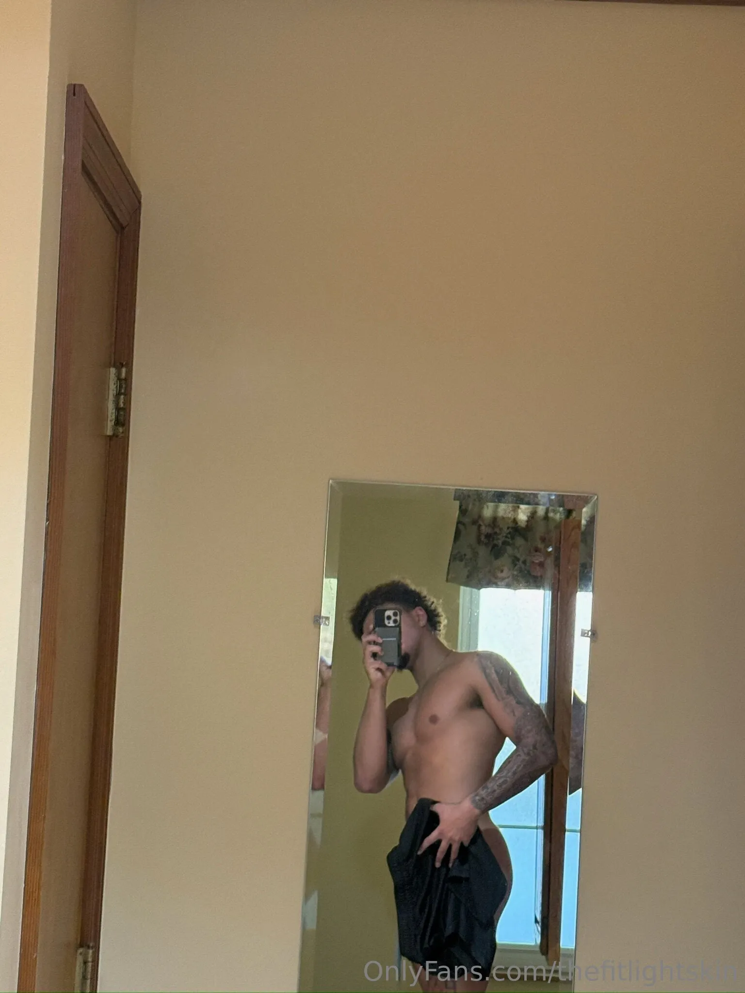 thefitlightskin OnlyFans free account photo 2 - thefitlightskin nudes and sex tapes